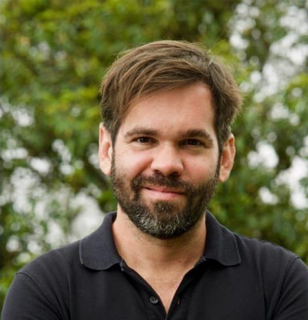 Luis Alfaro, el paisajista de Porta Norte, posa frente a la cámara