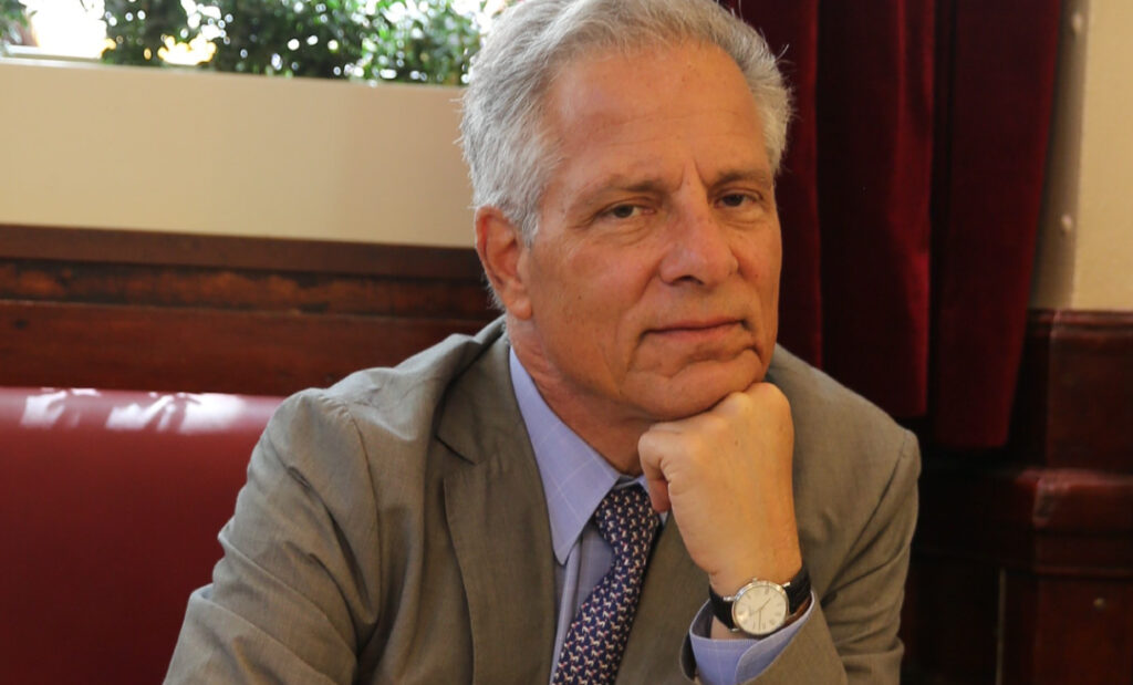 fotografía del urbanista andrés duany